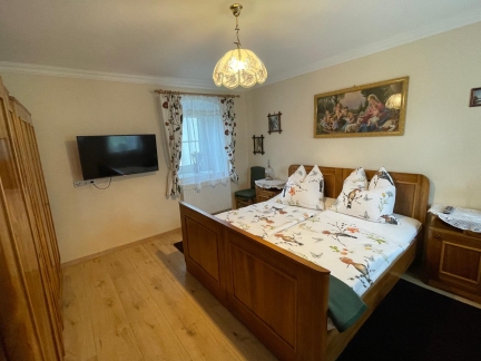 Schlafzimmer mit Doppelbett